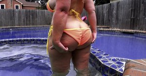 18 year old black girl Nia Nacci doffs school clothes to poses naked